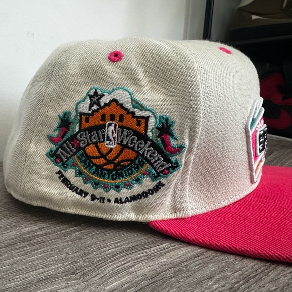 San Antonio Spurs Mitchell & Ness Hardwood Classics 2-Tone Snapback Hat 7 1/4 - Picture 6 of 12